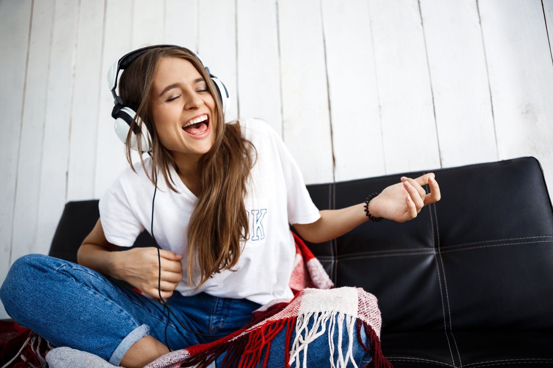 femme qui écoute de la musique