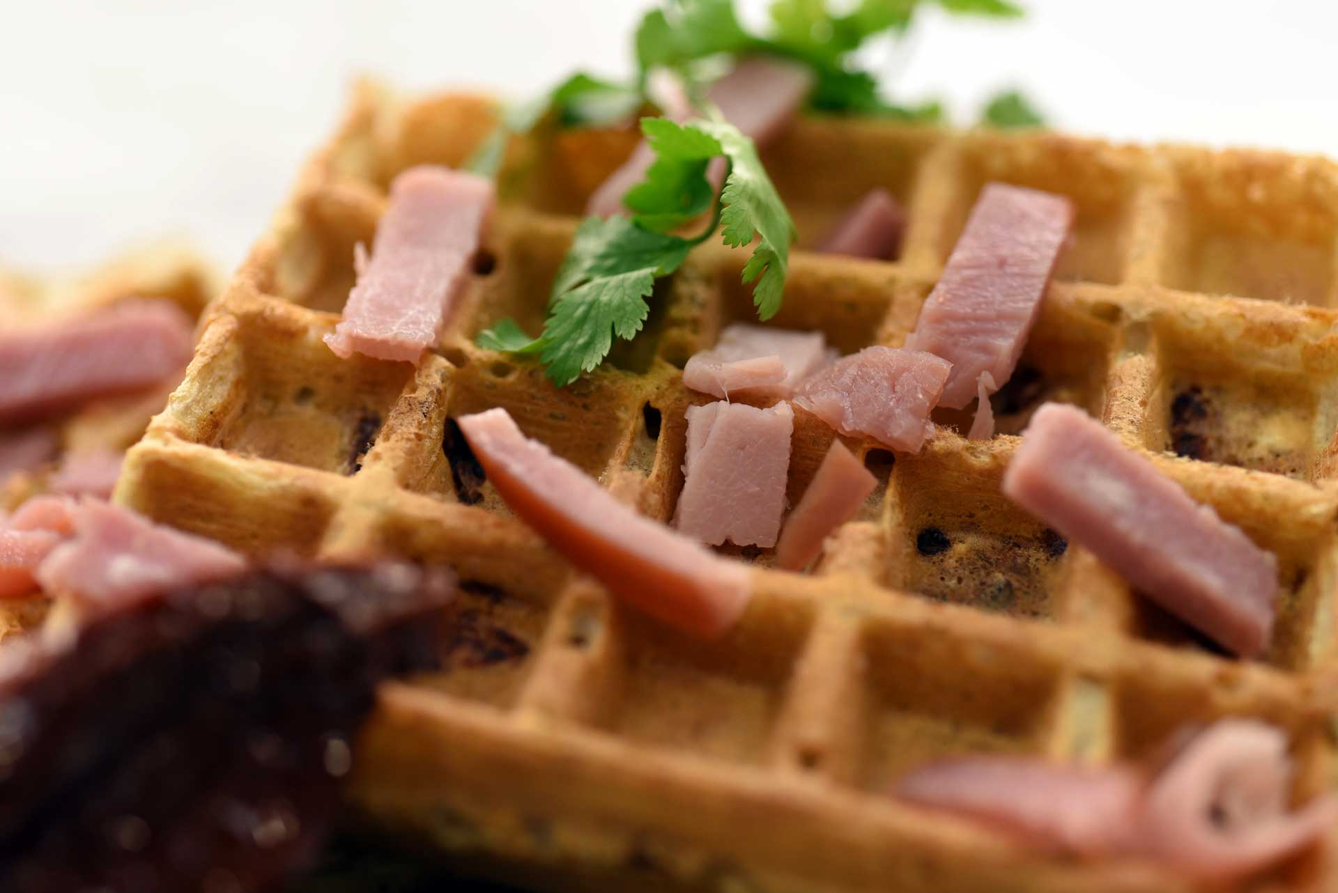 gaufres salées au bacon et aux tomates séchées