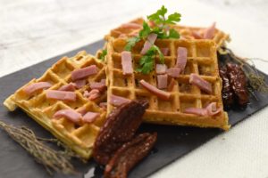 gaufres salées au bacon et aux tomates séchées