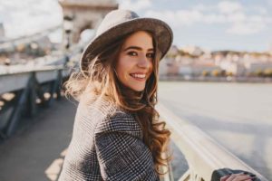 femme élégante dans paris